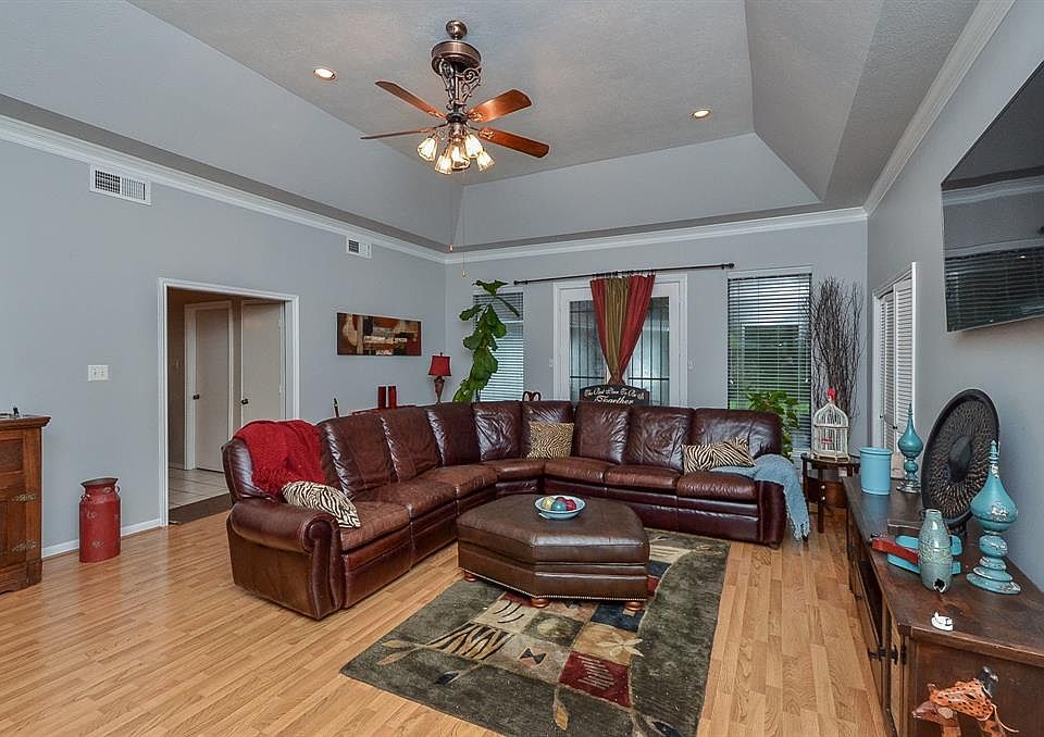 1st image of 3826 Elmcrest Dr