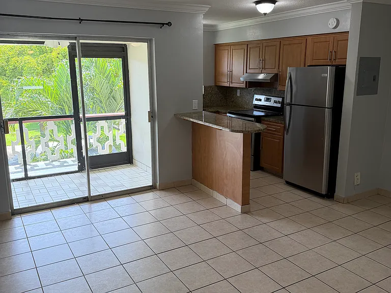 713 NE 8th St #8 — Photo 1