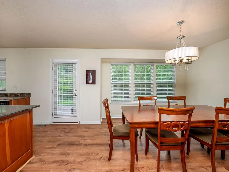 138 Broadstone Dr — Photo 14