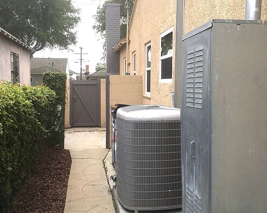 5th image of 2937 W 95th St