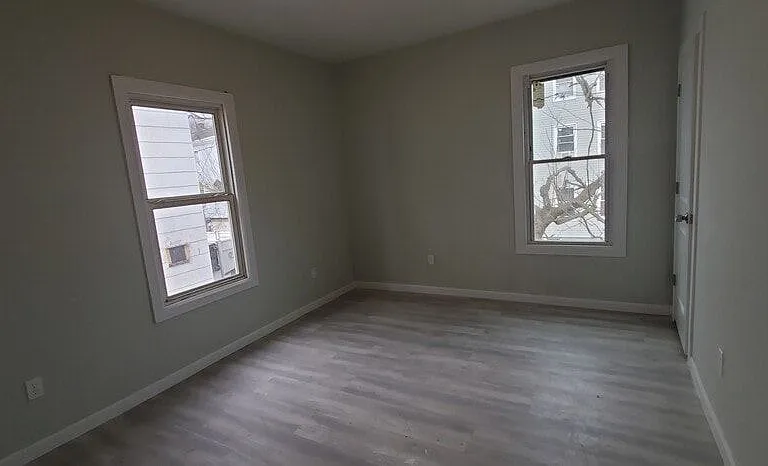 137 Shepard Ave #B — Photo 3