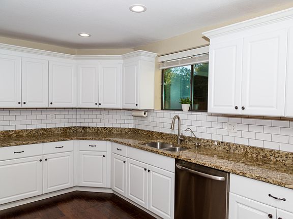 3rd image of 4718 E Le Marche Ave