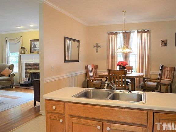 4th image of 403 Hill Ln