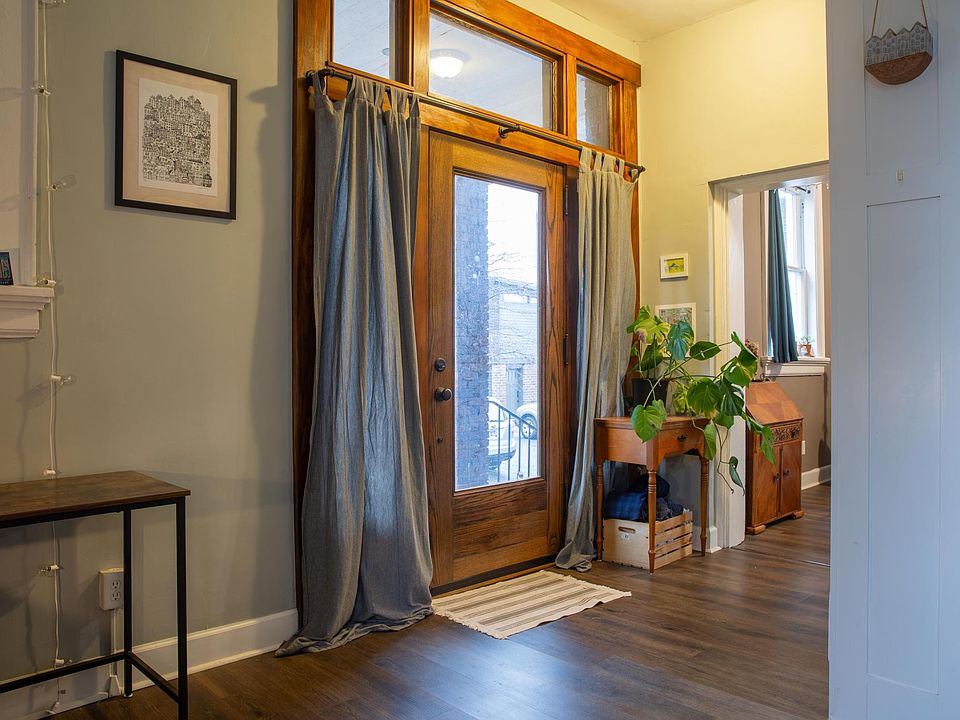 1st image of 841 Fortwood St #1