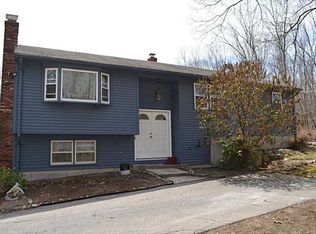 124 Quaker Ln, Scituate, RI 02857