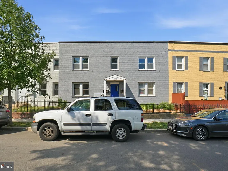 1250 Queen St NE #1 — Photo 3