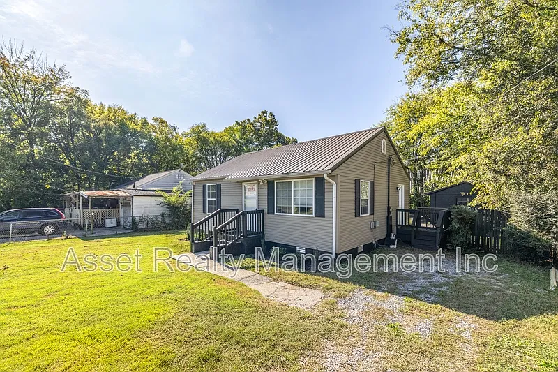 2 bed, 1.0 bath, 720 sqft, $1,695 — Photo 3