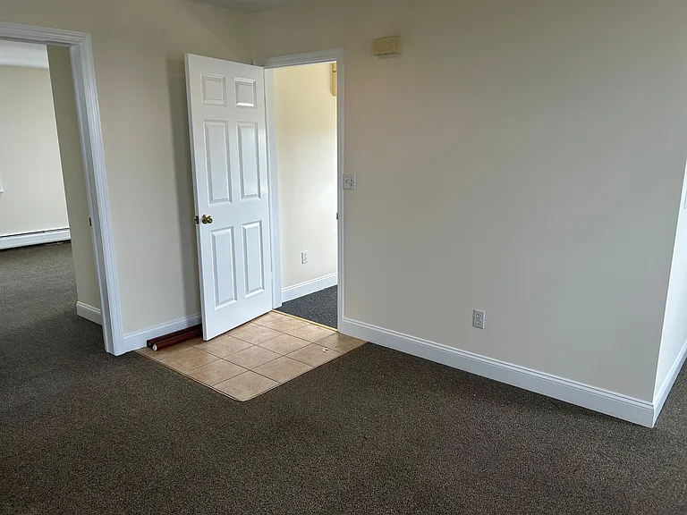 48 Woodside Ave E #3 — Photo 4