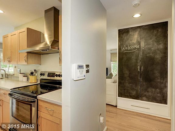 3rd image of 10110 Parkwood Dr