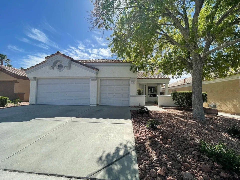 3229 Indian Moon Dr