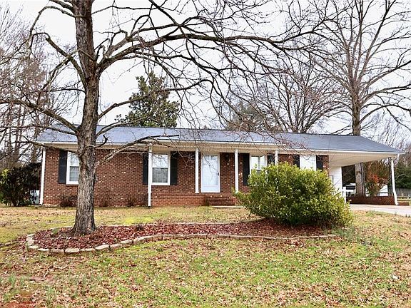 2nd image of 810 Essex Dr