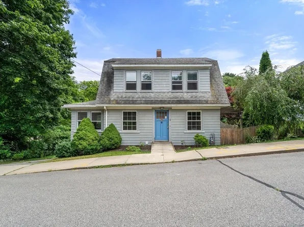 4 Brookside Ave, Plymouth, MA 02360