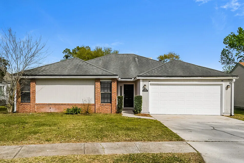 3 bed, 2.0 bath, 1867 sqft, $2,330 — Photo 1