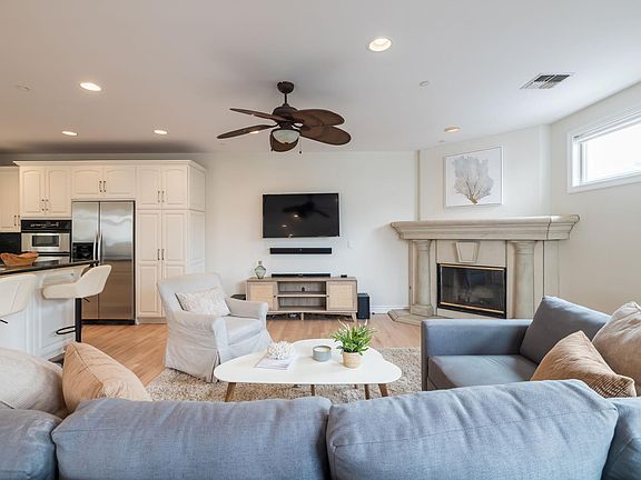 3rd image of 604 Manhattan Beach Blvd