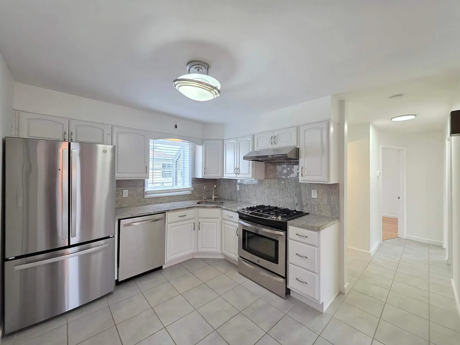 3 bed, 1128 sqft, $3,000 — Photo 1