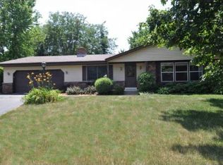833 Wexford Ct, Hartland, WI 53029