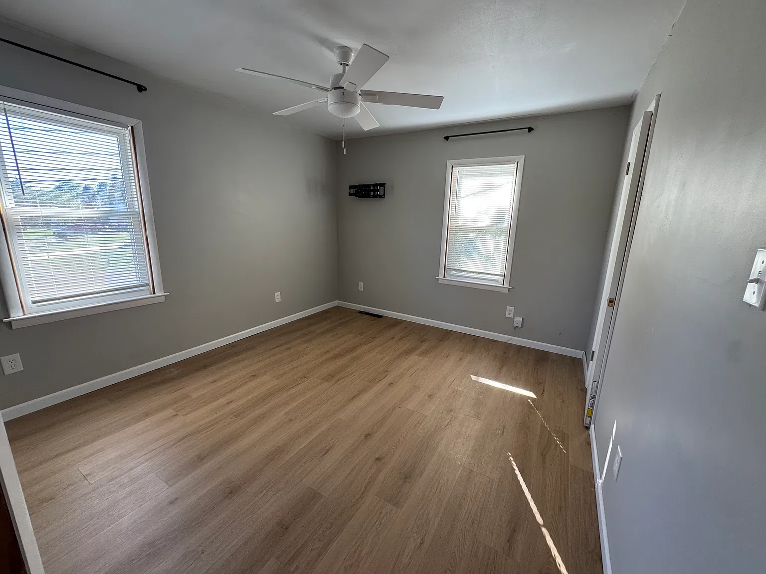 2 bed, 1.5 bath, 900 sqft, $1,400 — Photo 4