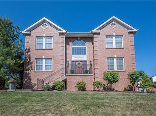 200 Redfield Dr, Oakdale, PA