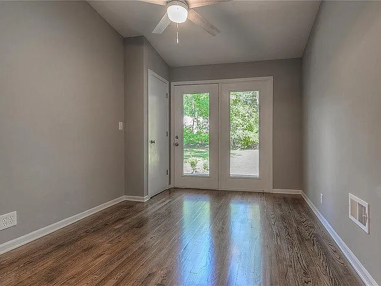 5802 W 75th Ter — Photo 10