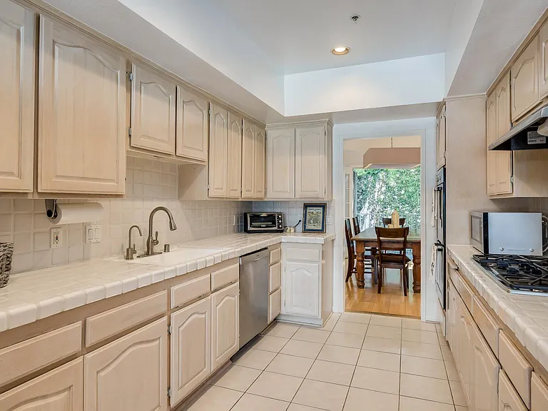 2025 S Beverly Glen Blvd — Photo 7
