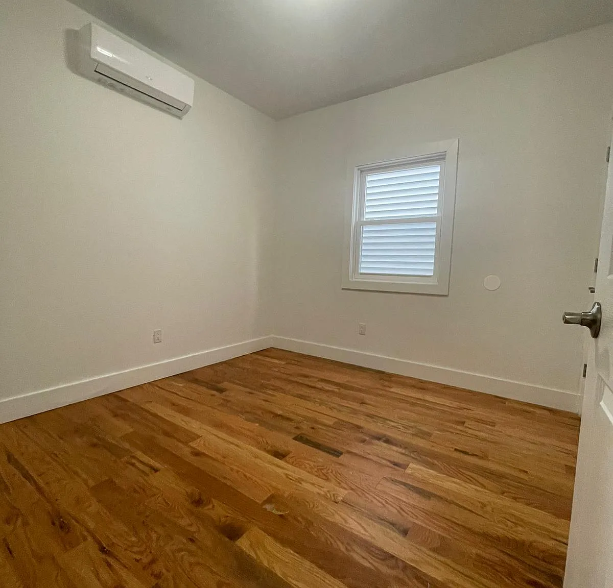 3 bed, 1000 sqft, $2,050 — Photo 4