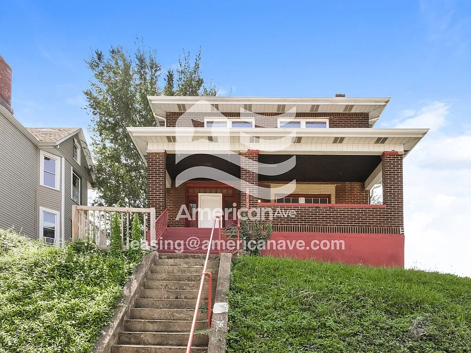 2712 Versailles Ave