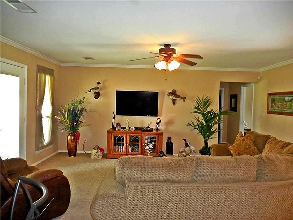 4th image of 104 E Dora Ln