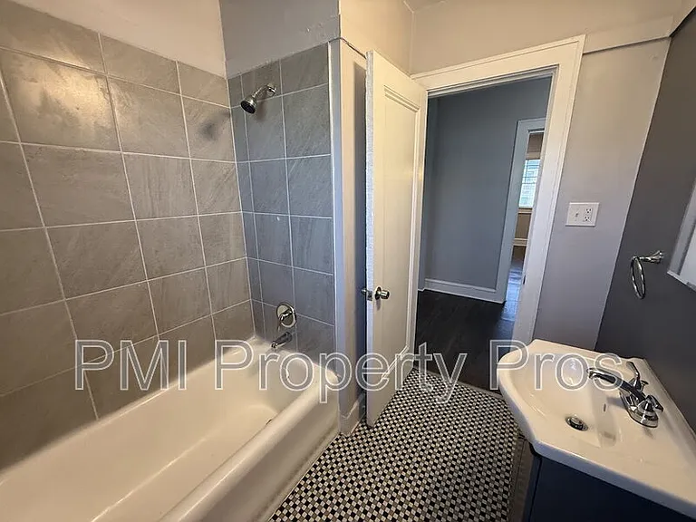 4043 N 24th Pl — Photo 5