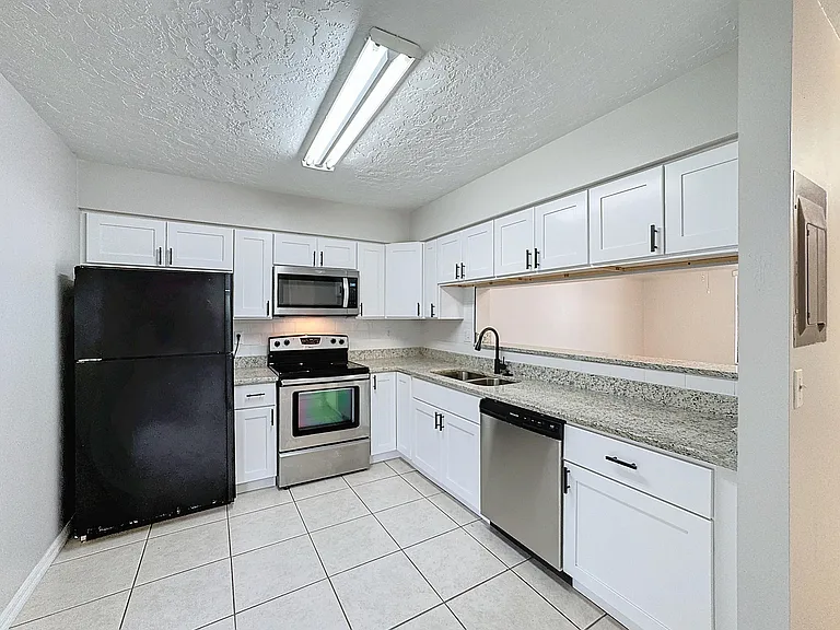 287 Nottingham Pl — Photo 10