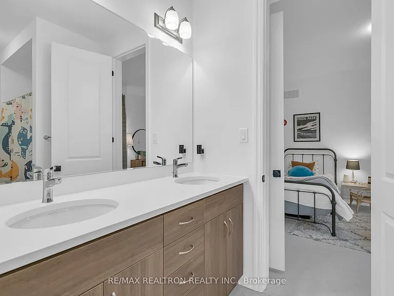 669 Newlove St — Photo 37