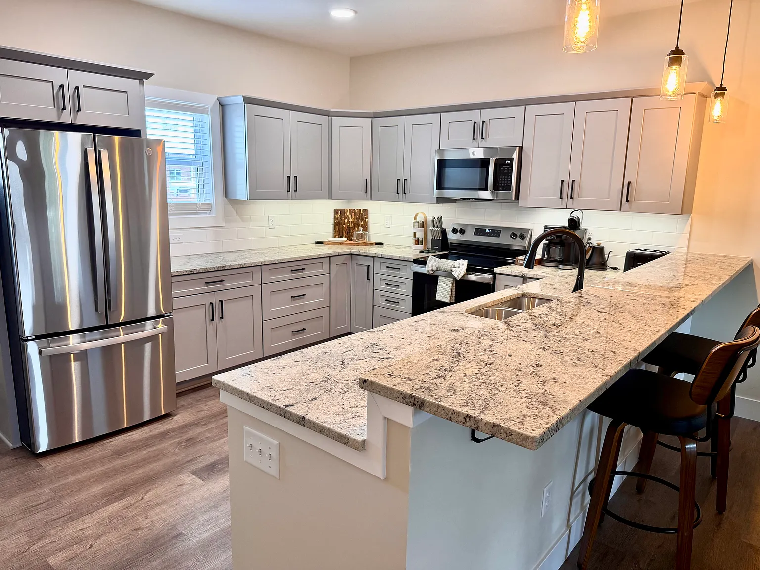 2 bed, 1200 sqft, $2,400 — Photo 1