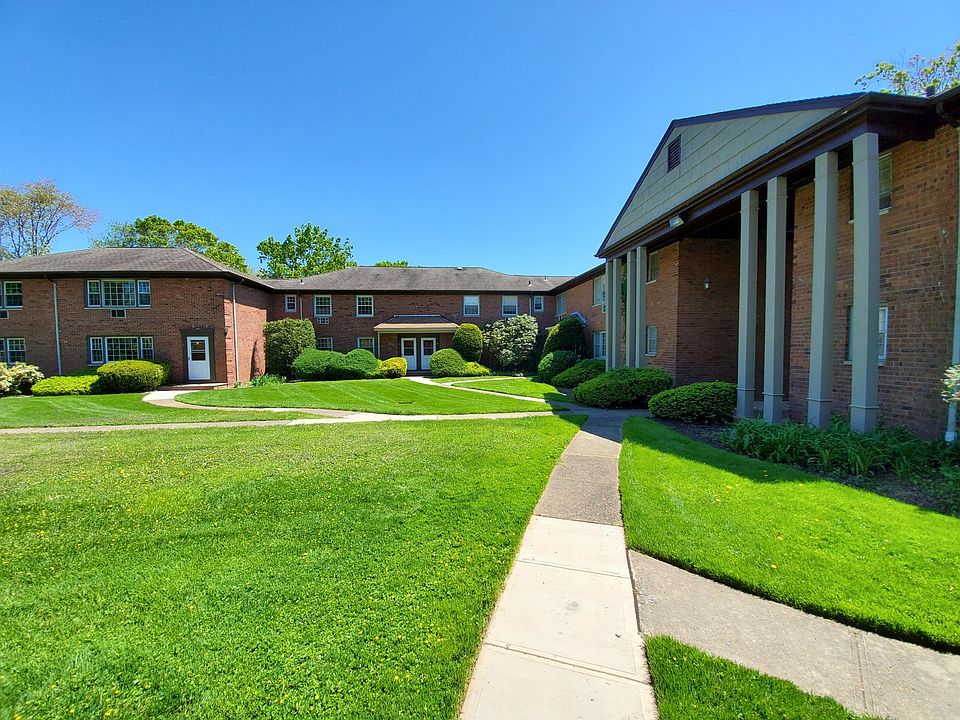 1st image of 14 Lakeside Dr #B