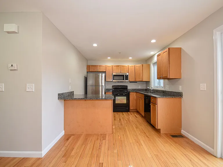 Jefferson Court — Photo 13
