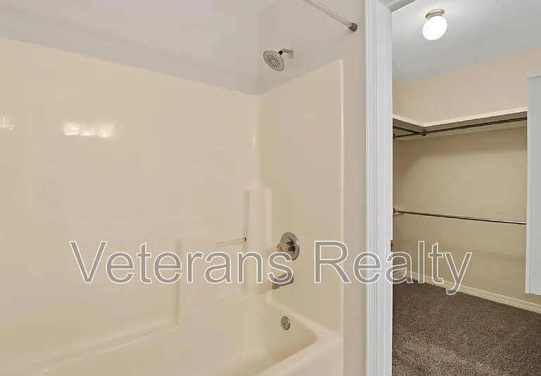 3001 Lamont Rd — Photo 13