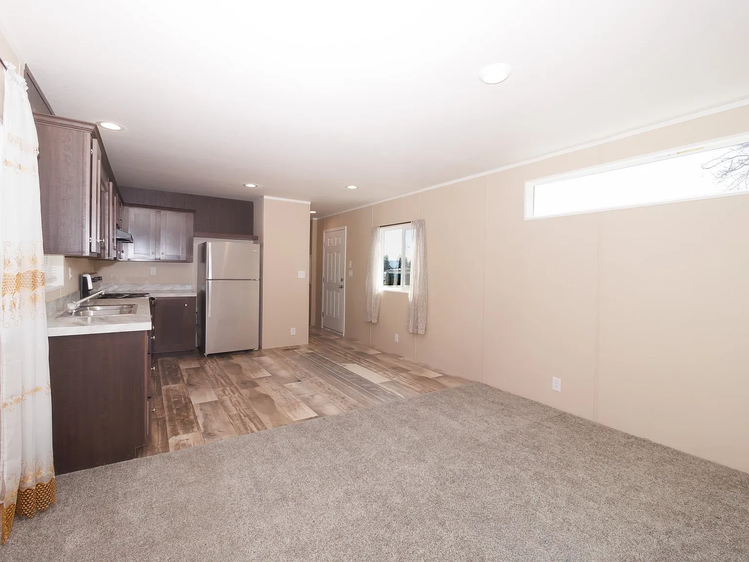 3 bed, 924 sqft, $1,350 — Photo 3