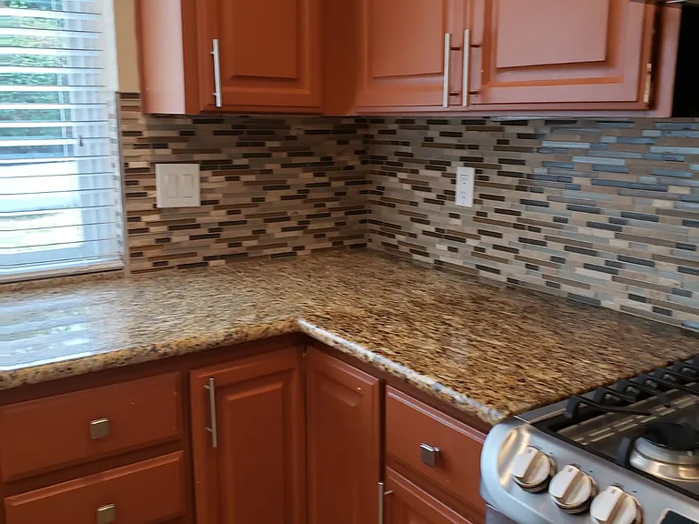 325 Goshen Ct — Photo 10