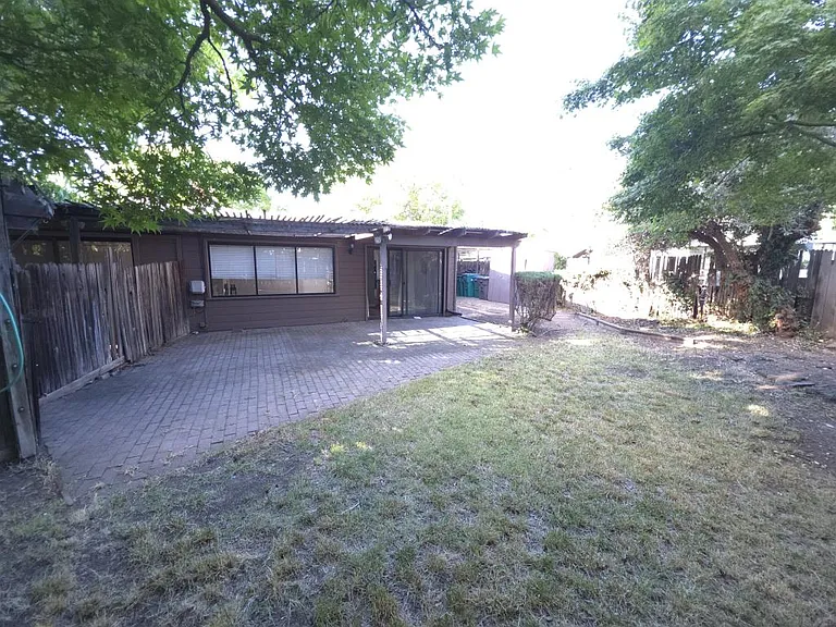 2217 Polk Way — Photo 21