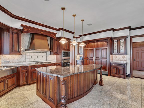 114 River Road