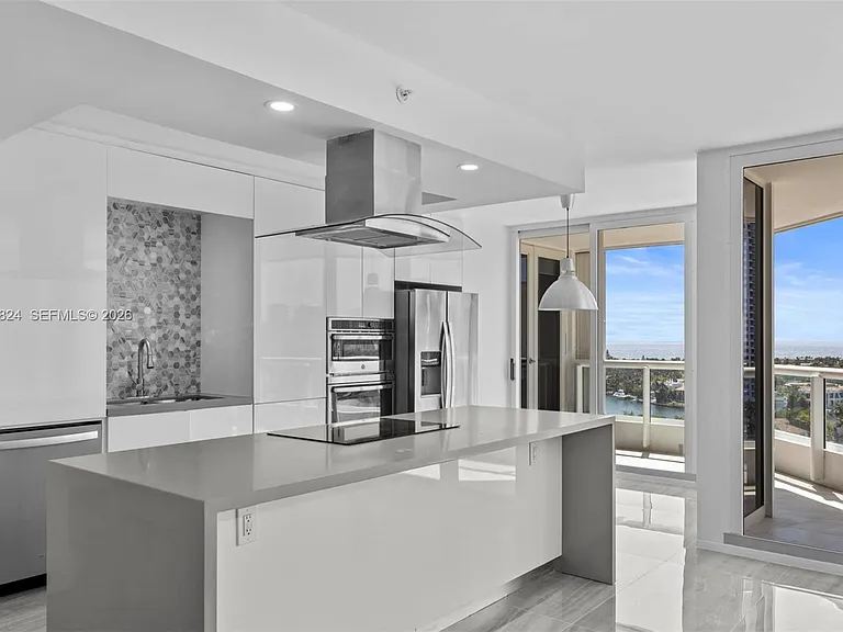 21055 Yacht Club Dr #1409 — Photo 3