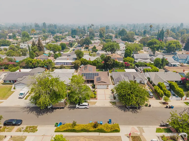 22515 Haynes St — Photo 40