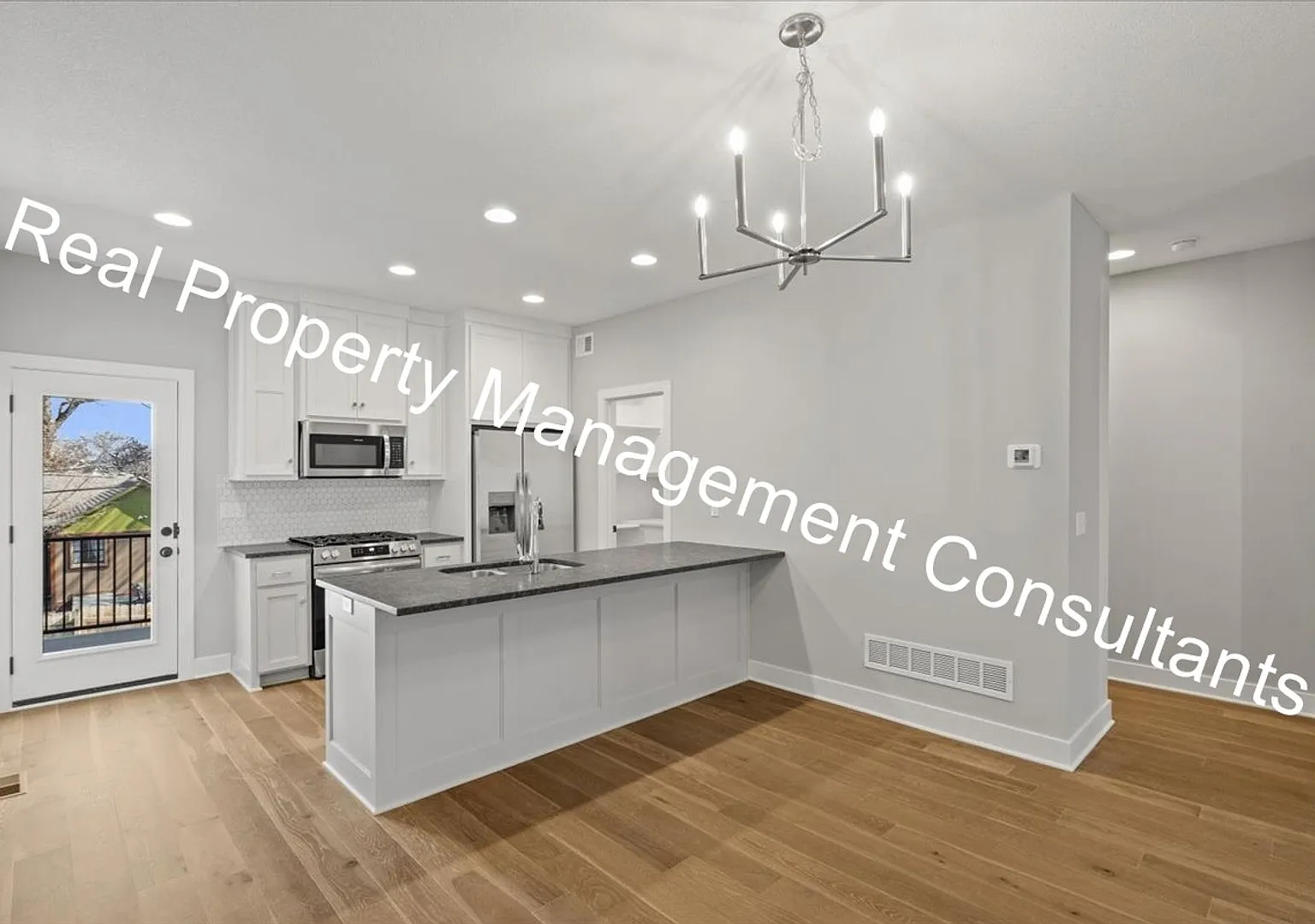 Downtown Kansas City Luxury Living 3 Bed 3.5 Bath home! — Photo 4