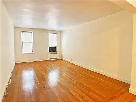 Rented by Century 21 Metropolitan | media 18