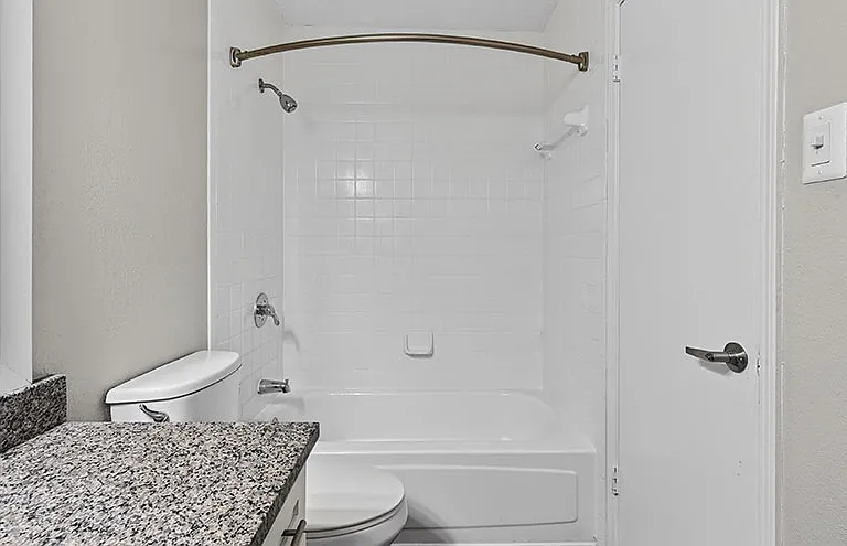 The Versailles Apartments — Photo 6