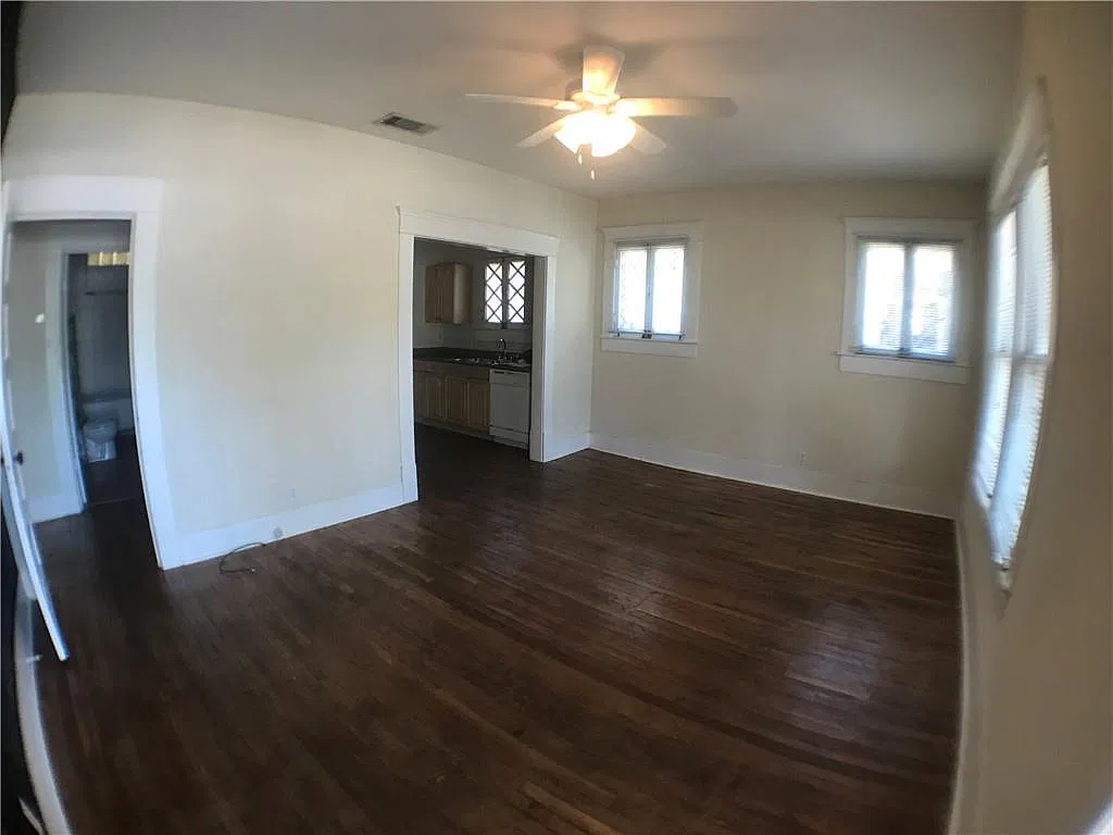 3 bed, 2.0 bath, 924 sqft, $2,600 — Photo 2