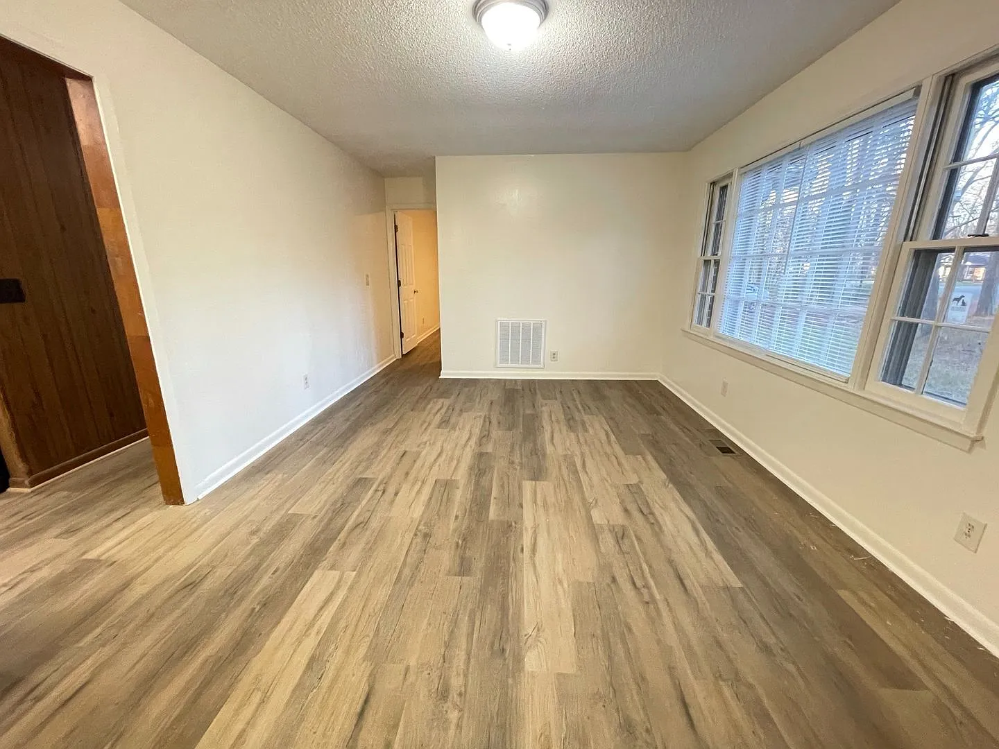 Fantastic location near downtown Pittsboro for this 2br duplex — Photo 4
