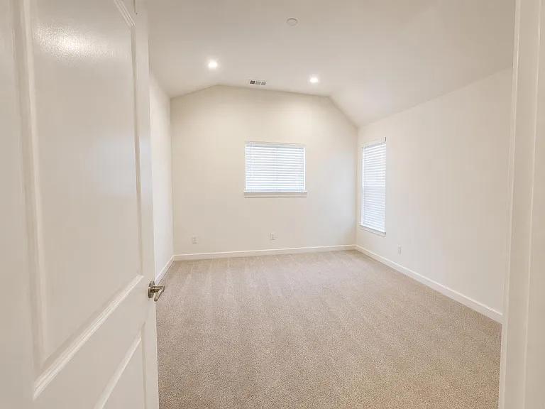 613 Laurel Ln — Photo 17