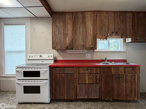 4th image of 615 Woodlawn Ave