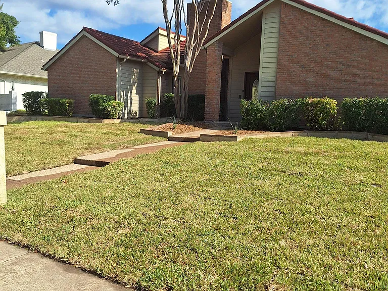 6423 La Manga Dr — Photo 1