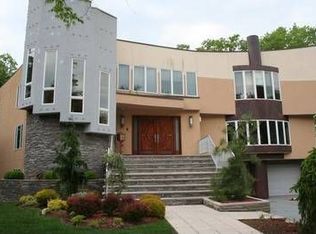 1678 Hanover St, Teaneck, NJ 07666