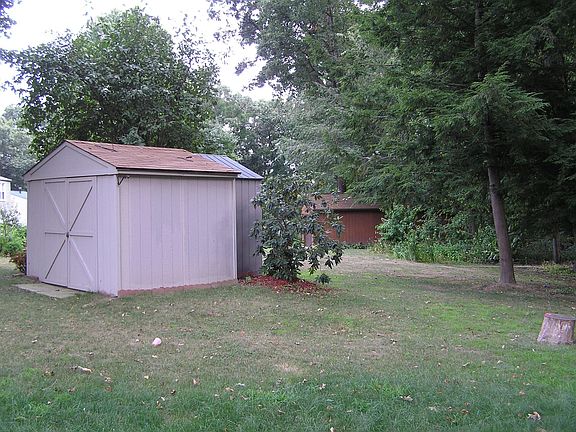 212 Maple - Shed w/power